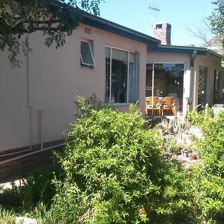 Onze Rust Guest House And Caravanpark Colesberg Bagian luar foto