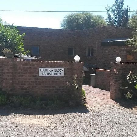 Onze Rust Guest House And Caravanpark Colesberg Bagian luar foto