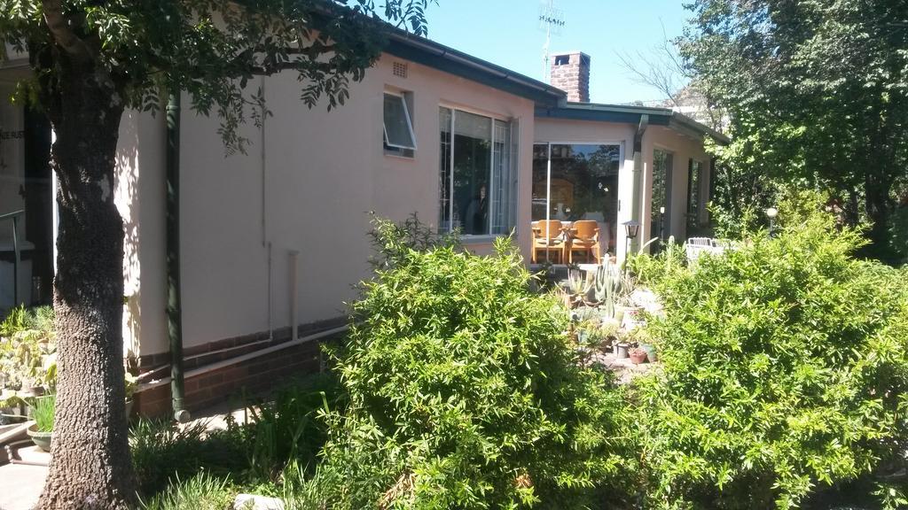 Onze Rust Guest House And Caravanpark Colesberg Bagian luar foto