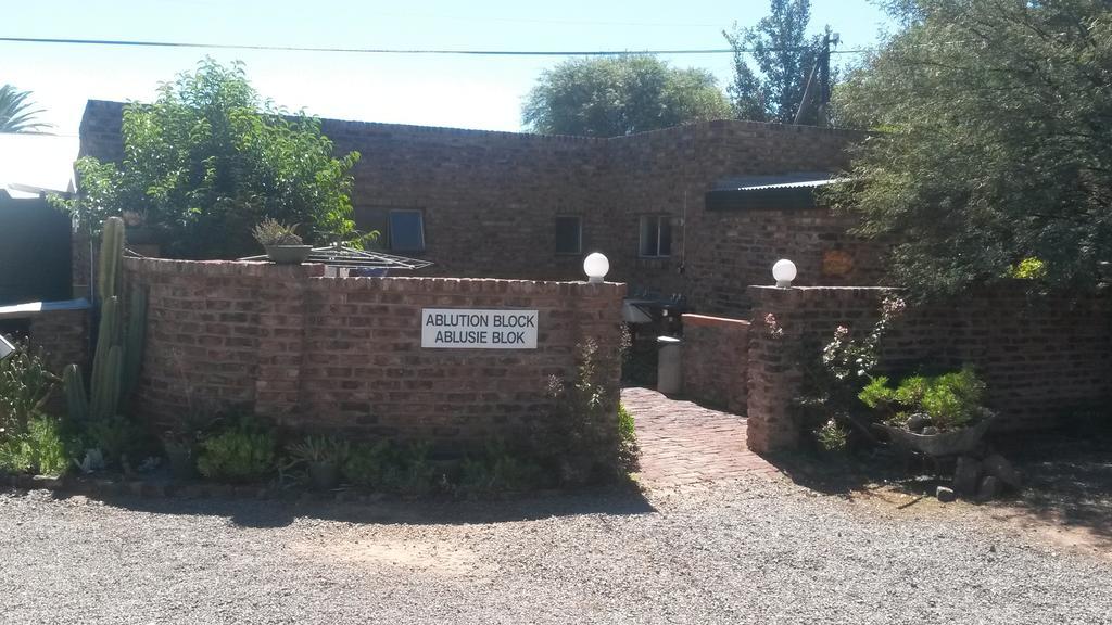 Onze Rust Guest House And Caravanpark Colesberg Bagian luar foto