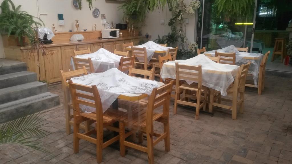 Onze Rust Guest House And Caravanpark Colesberg Bagian luar foto