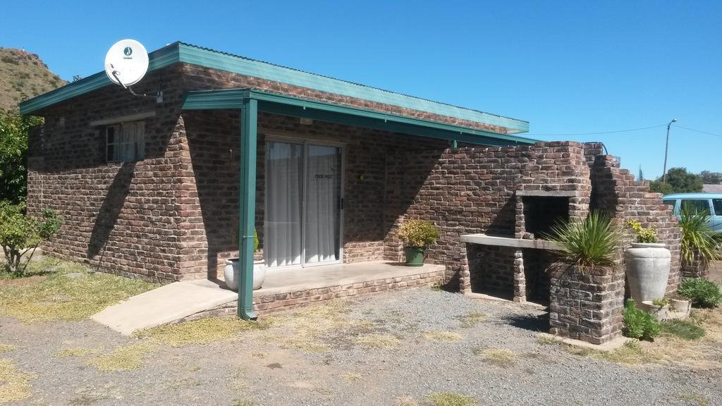 Onze Rust Guest House And Caravanpark Colesberg Bagian luar foto
