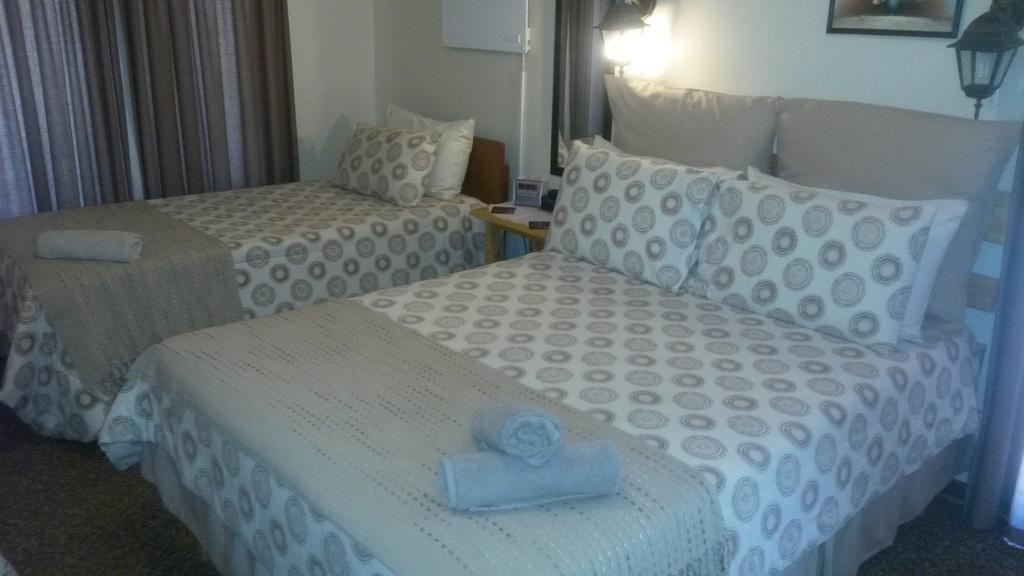 Onze Rust Guest House And Caravanpark Colesberg Ruang foto